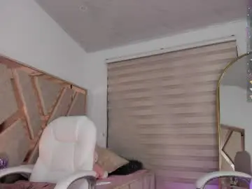 Chaturbate Live Sex Cam of alexa_candy_18