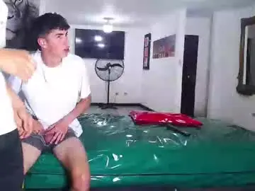 Chaturbate Live Porn of benz_boys