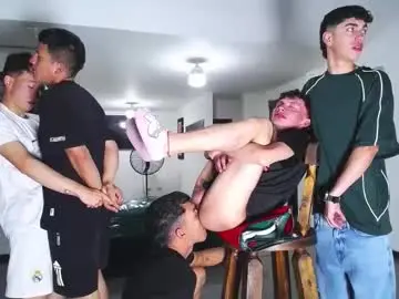 Chaturbate Live Porn of benz_boys