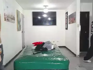 Chaturbate Sex Cam of benz_boys