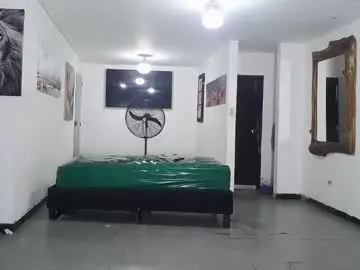 Chaturbate Sex Cam of benz_boys
