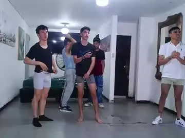 Chaturbate Live Sex Cam of benz_boys