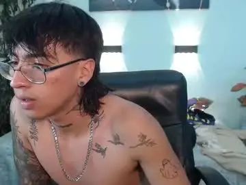 Chaturbate Live Sex of derekfly
