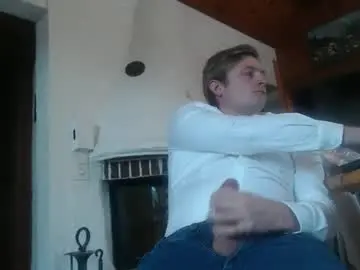 Chaturbate Nude Webcam of largebit17
