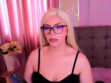 Chaturbate Live Sex Cam of misselektra__