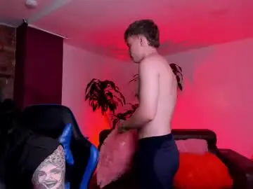 Chaturbate Live Sex Cam of handsomeboys19