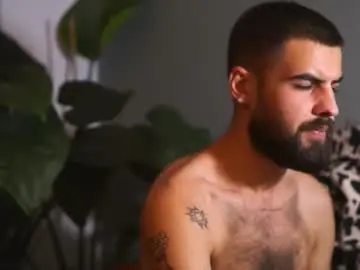 Chaturbate Live Sex Cam of hairyrobxxx
