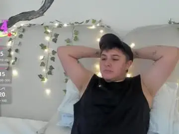 Chaturbate Live Sex Cam of iangilbert