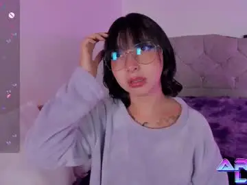 Chaturbate Live Sex Cam of arya_line