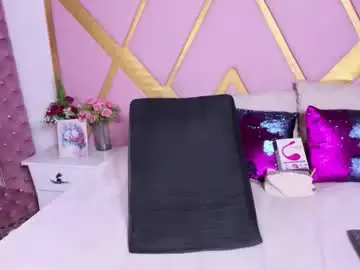 Chaturbate Live Sex Cam of shellbydior