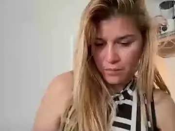 Chaturbate Live Sex of artsyandcraftsy_