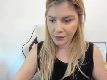 Chaturbate Free Porn Cam of artsyandcraftsy_