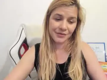 Chaturbate Live Porn of artsyandcraftsy_