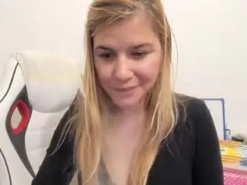 Chaturbate Live Sex of artsyandcraftsy_