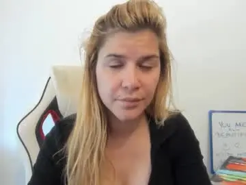 Chaturbate Free Porn Cam of artsyandcraftsy_