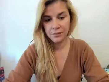 Chaturbate Live Sex Cam of artsyandcraftsy_