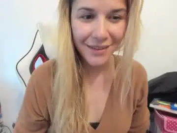 Chaturbate Live Sex of artsyandcraftsy_