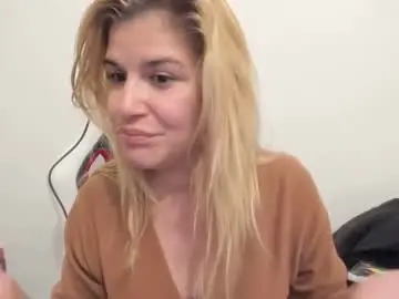 Chaturbate Live Sex of artsyandcraftsy_