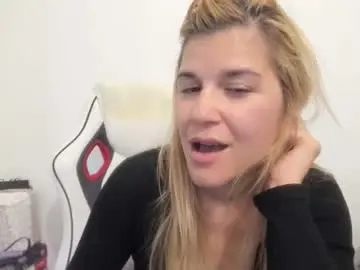 Chaturbate Live Porn of artsyandcraftsy_