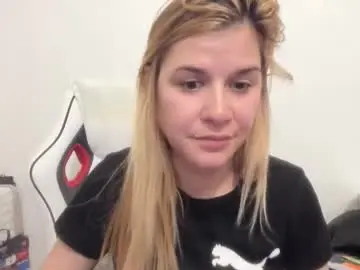 Chaturbate Free Live Porn of artsyandcraftsy_