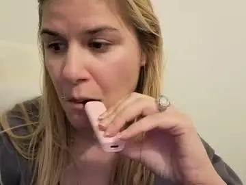 Chaturbate Sex Cam of artsyandcraftsy_