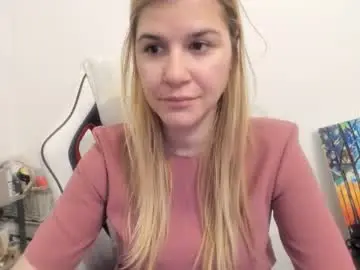 Chaturbate Live Sex of artsyandcraftsy_