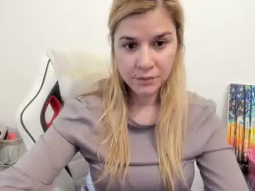 Chaturbate Live Sex of artsyandcraftsy_