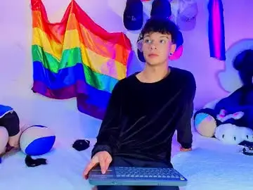 Chaturbate Live Sex Cam of twink_sebas_