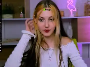 Chaturbate Live Sex Cam of luna_tin