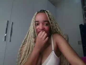 Chaturbate Live Sex Cam of sexymel022