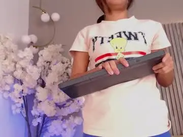 Chaturbate Live Sex Cam of michellee_20