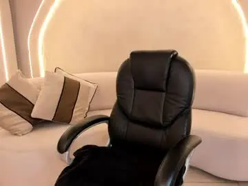 Chaturbate Watch Live Sex Cams of mialaurence_