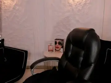 Chaturbate Sex Chat of mialaurence_