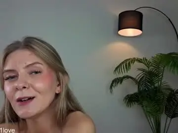 Chaturbate Nude Webcam of naomigirl33