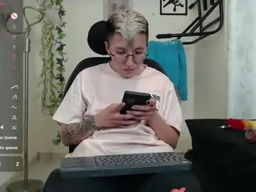 Chaturbate Live Sex Cam of boy_trans