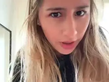 Chaturbate Nude Webcam of kikibae2