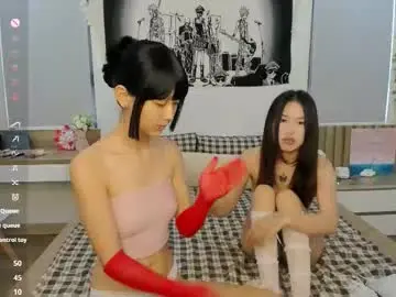 Chaturbate Live Sex Cam of little_yena