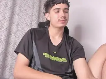 Chaturbate Live Sex Cam of alejo_gray1