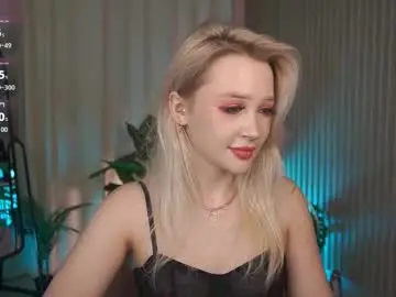Chaturbate Watch Live Sex Cams of laurawifeness