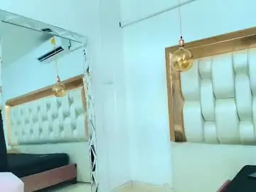 Chaturbate Live Sex Cam of emmalebrun