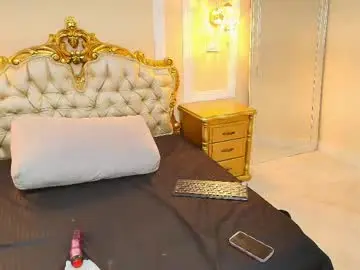 Chaturbate Live Sex Cam of paulinekosh
