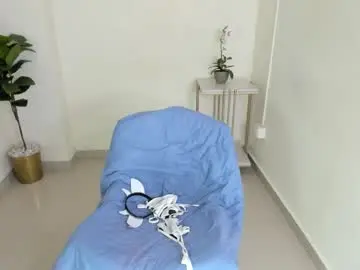 Chaturbate Live Sex Cam of mathilde_lina