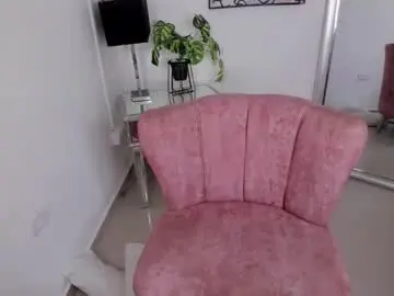 Chaturbate Live Sex Cam of mathilde_lina