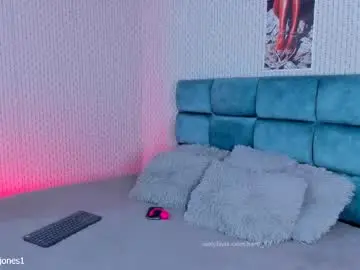 Chaturbate Live Sex Cam of karoline_jones_
