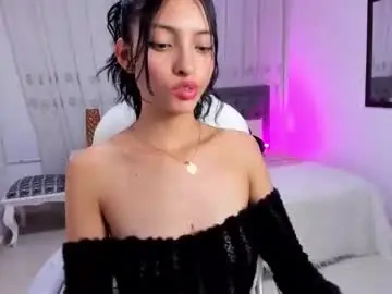 Chaturbate Nude Webcam of mia_clay1
