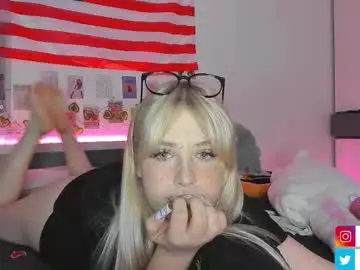 Chaturbate Sex Chat of krisi_myrr