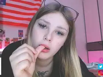 Chaturbate Live Sex Cam of krisi_myrr