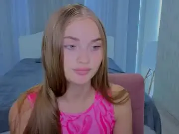 Chaturbate Live Sex Cam of lukeriamoon