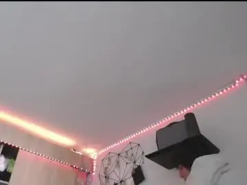 Chaturbate Live Sex Cam of santii_rose