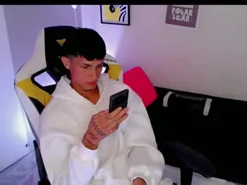 Chaturbate Live Sex Cam of santiagoo_07